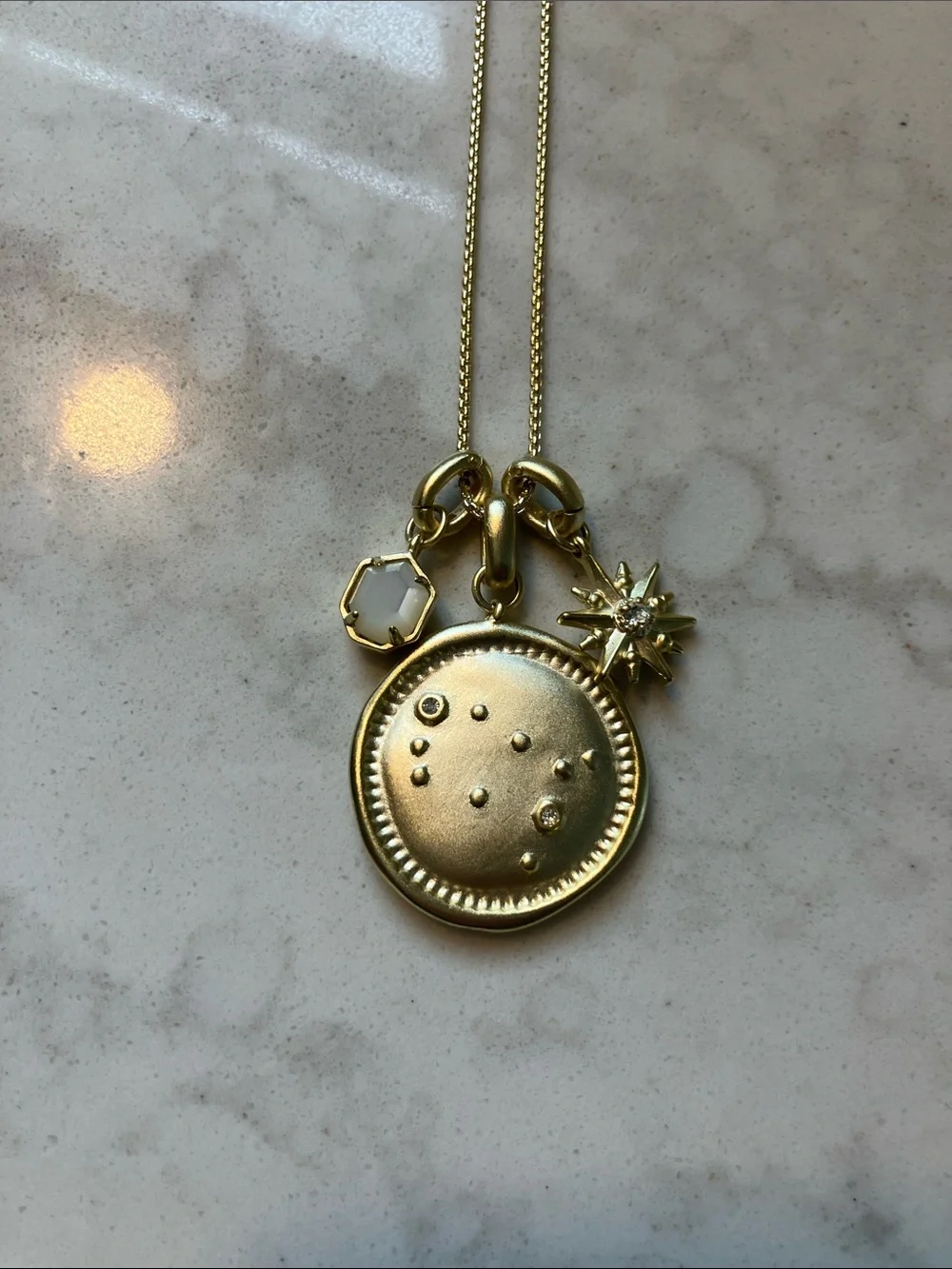 Kendra Scott Gemini Zodiac Charm Necklace Set - Gold (Never Worn) - Picture 2 of 8